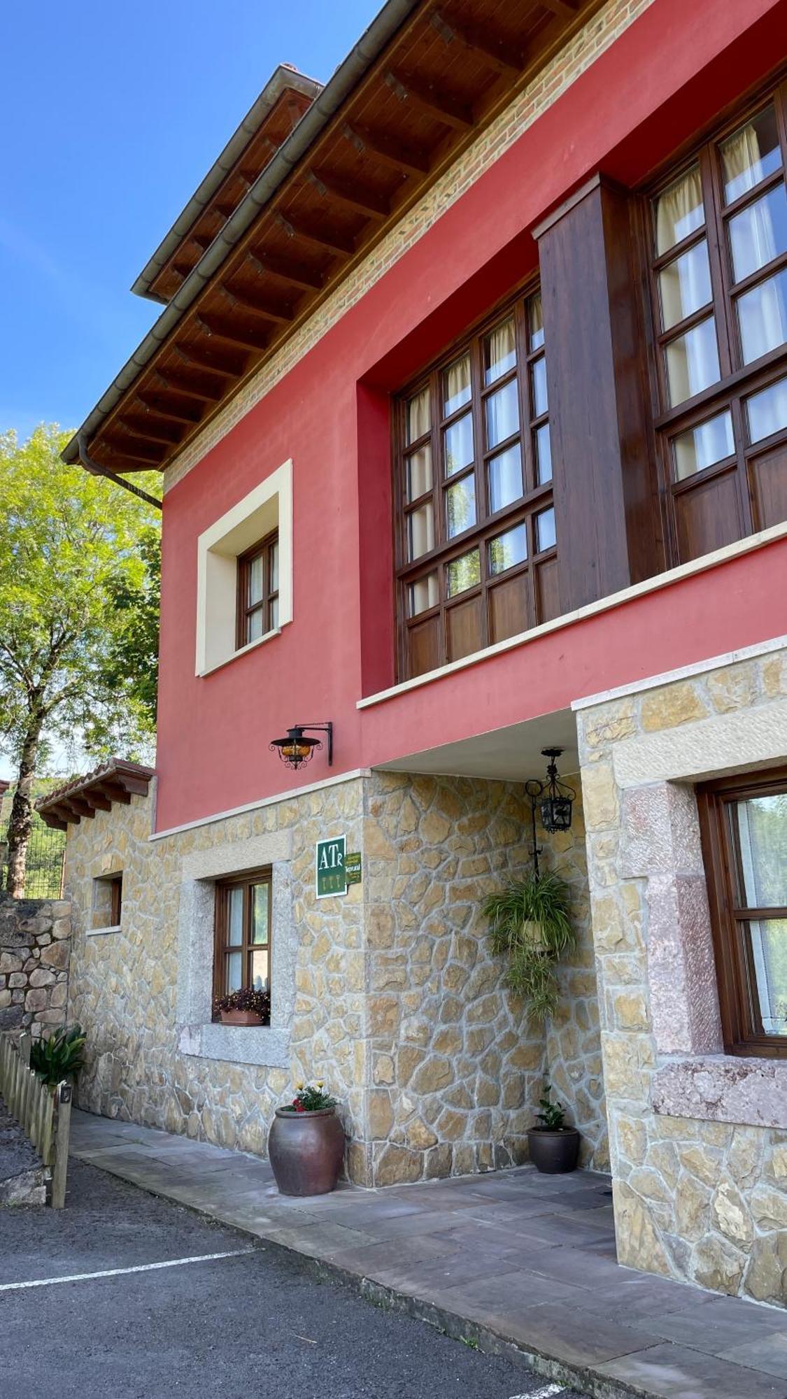 Apartamentos Rurales El Picoretu Mestas De Con Exterior foto
